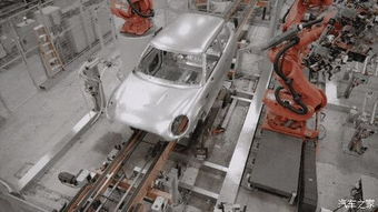 探秘MINI牛津工廠 一場(chǎng)與機(jī)器人68秒的“戀愛(ài)”